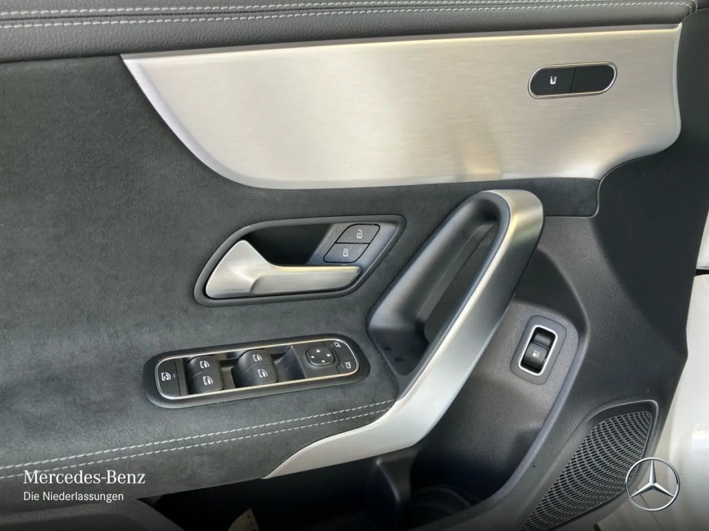 MERCEDES BENZ A250 e AMG/Night/LED/CarPlay/LEASING