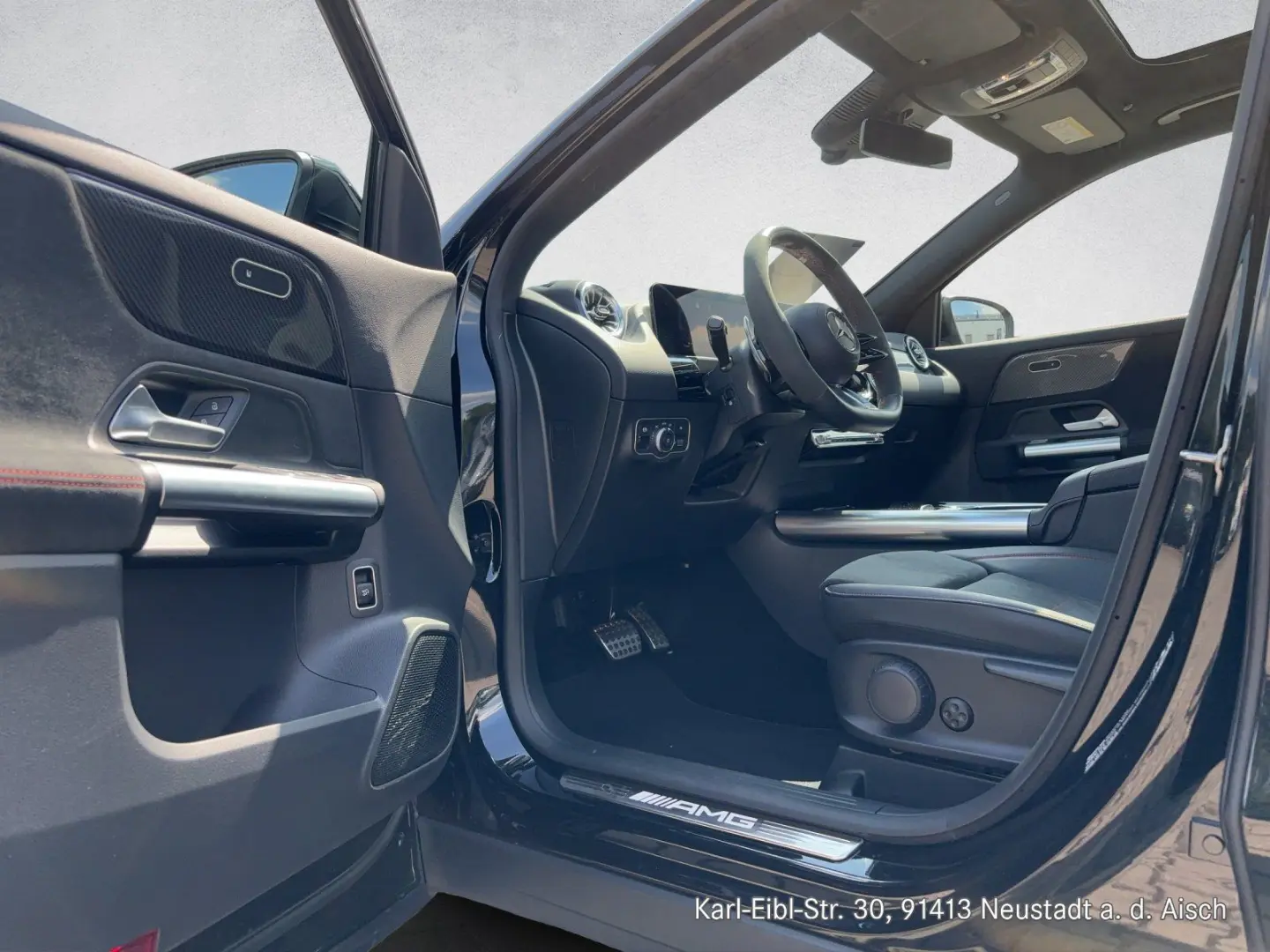MERCEDES BENZ GLA 35 AMG 4M+PANO+MBEAM+360°+LEASING