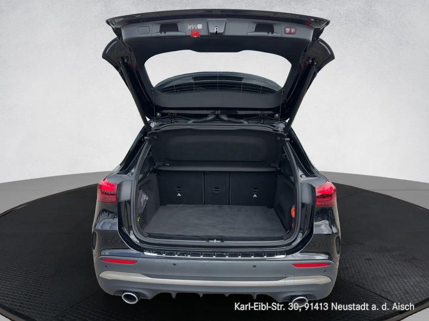 MERCEDES BENZ GLA 35 AMG 4M+PANO+MBEAM+360°+LEASING