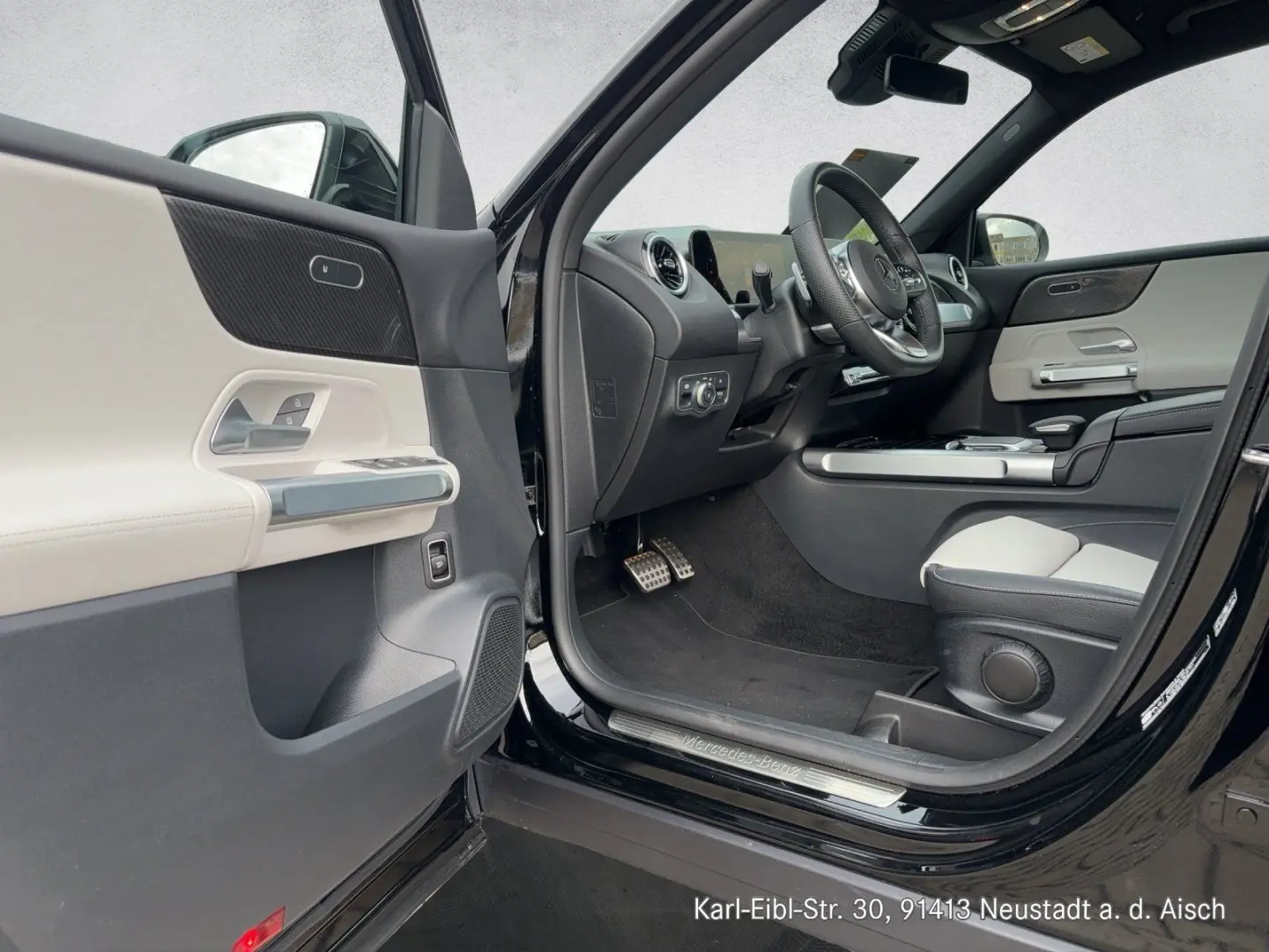 MERCEDES BENZ GLB 250 AMG+LED+LEASING