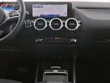 MERCDES BENZ GLA 180 PROGRESSIVE +KAMERA+LED+LEASING