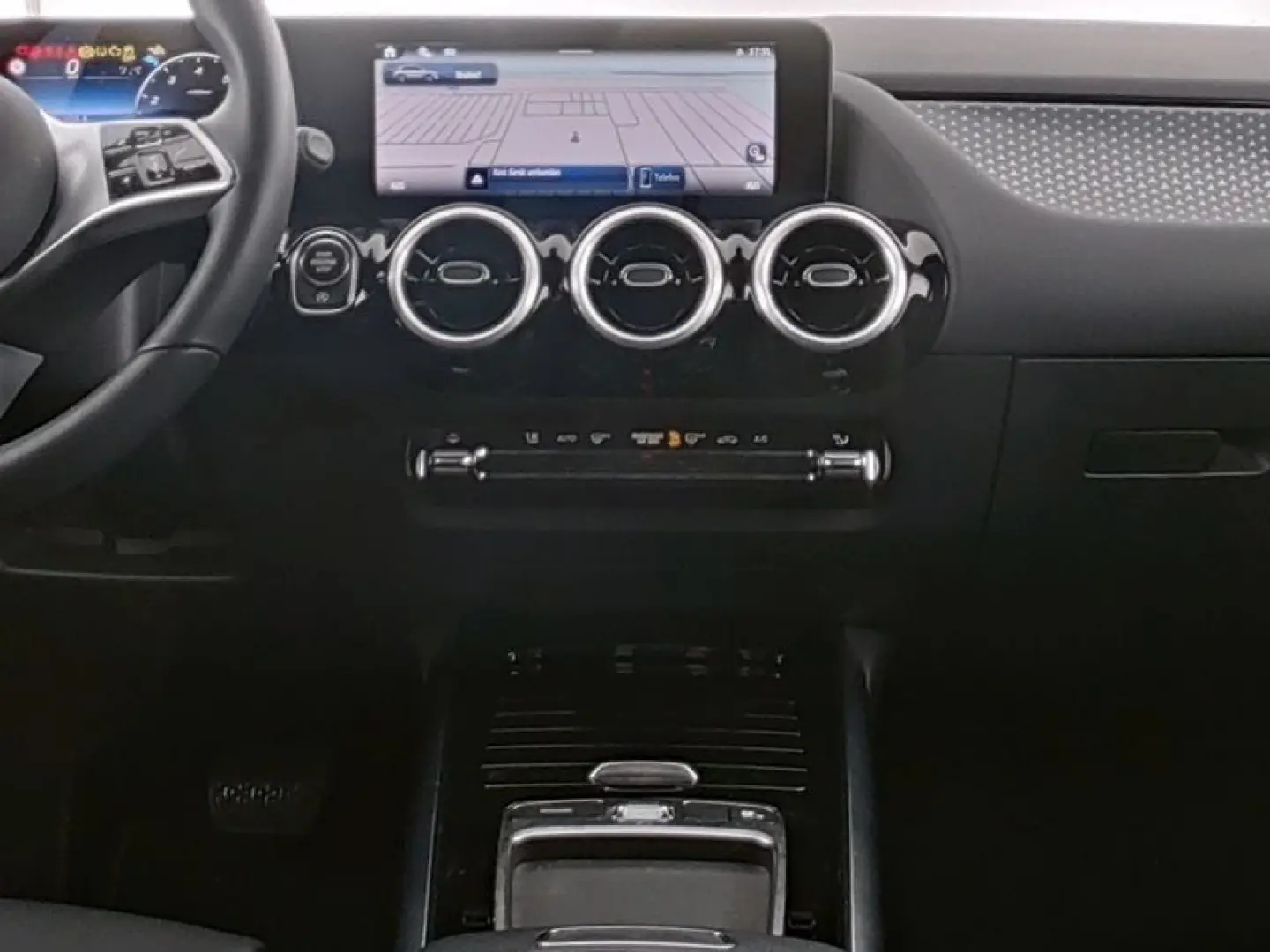 MERCDES BENZ GLA 180 PROGRESSIVE +KAMERA+LED+LEASING