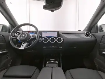 MERCDES BENZ GLA 180 PROGRESSIVE +KAMERA+LED+LEASING