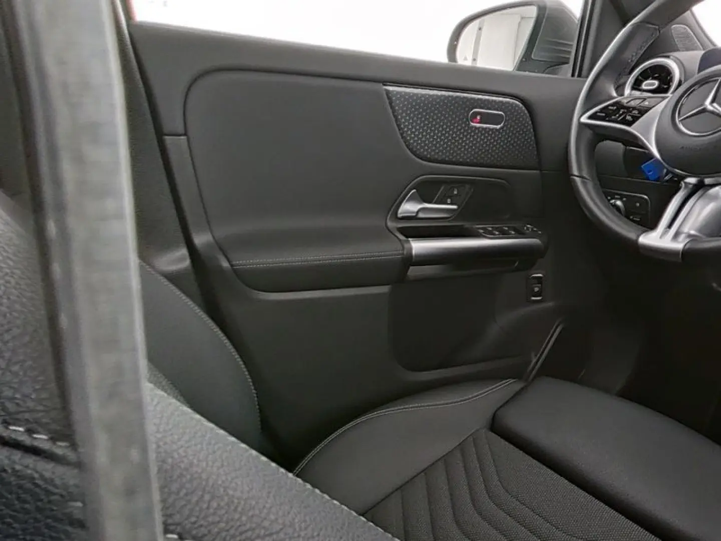 MERCDES BENZ GLA 180 PROGRESSIVE +KAMERA+LED+LEASING