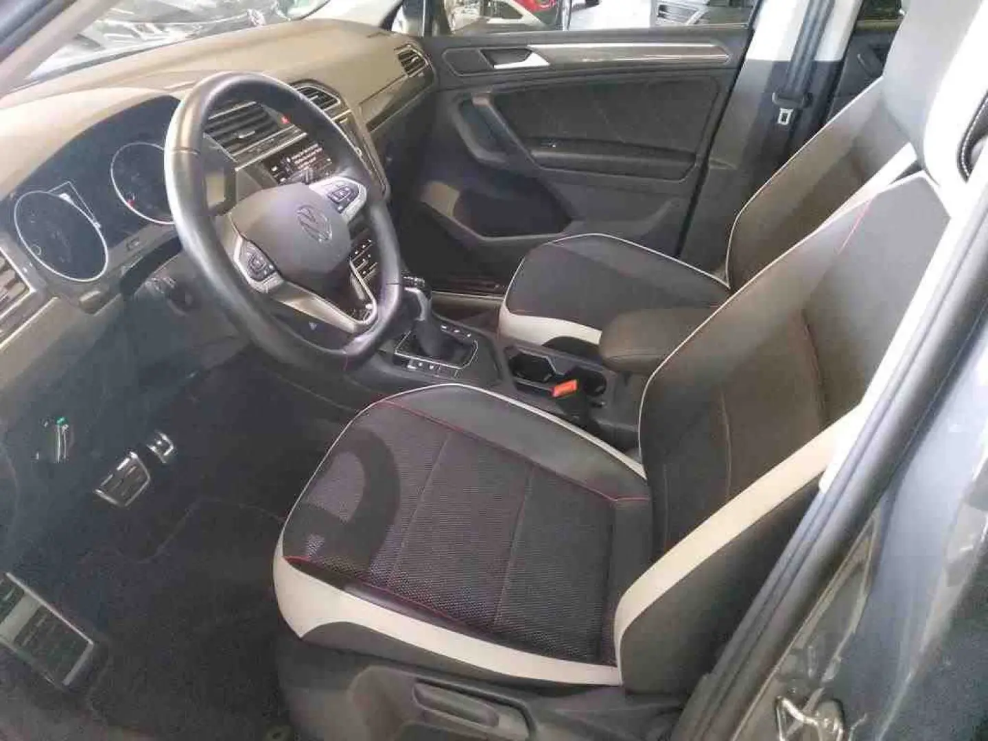 Tiguan 2.0 TDI DSG URBAN SPORT*LED*KAMERA*NAVI*K