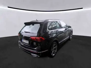 Tiguan 1.5 TSI DSG R-LINE*IQ.LIGHT*AHK*KAMERA*NA