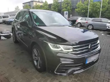 Tiguan 1.5 TSI DSG R-LINE*IQ.LIGHT*AHK*KAMERA*NA