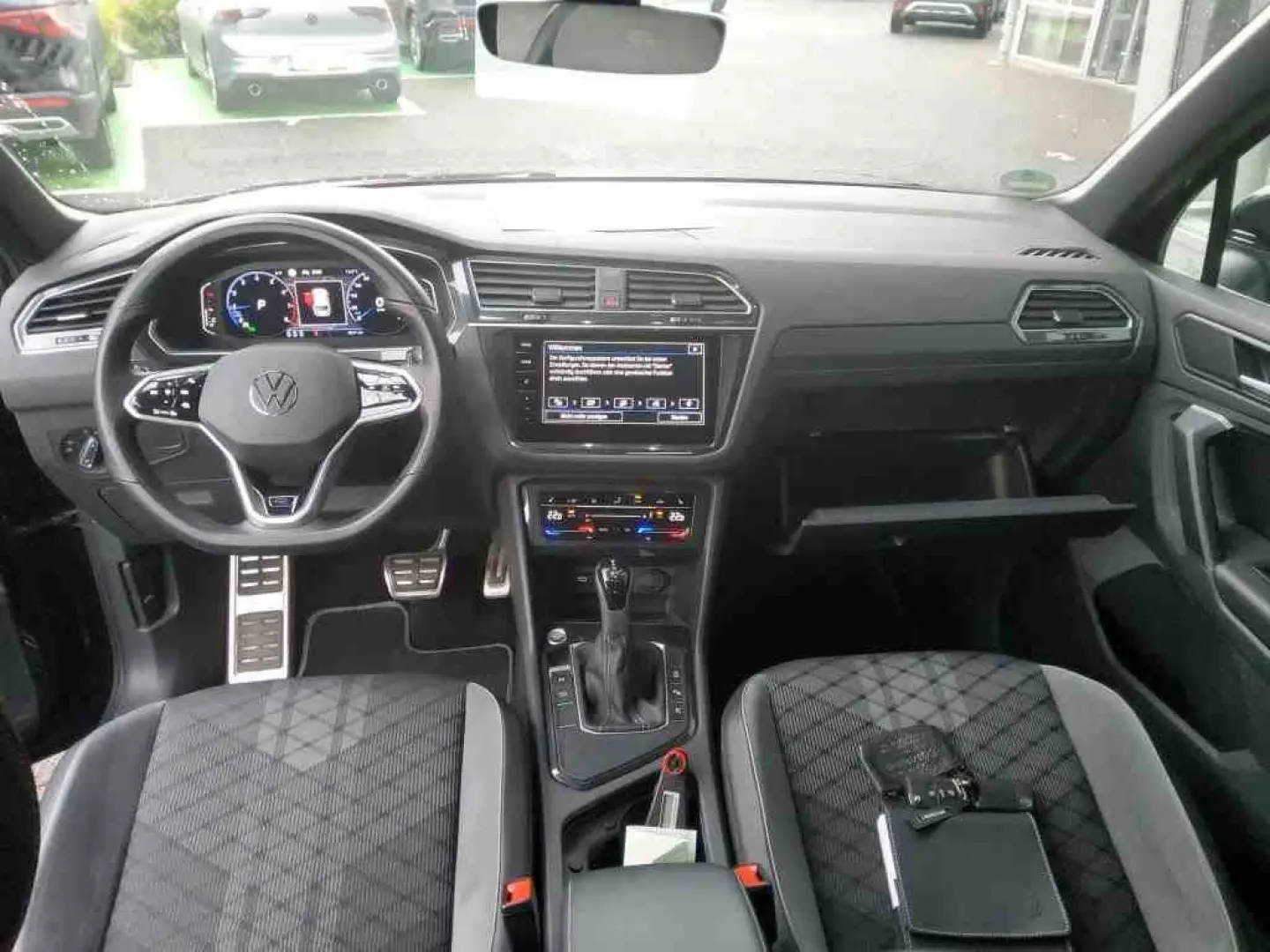 Tiguan 1.5 TSI DSG R-LINE*IQ.LIGHT*AHK*KAMERA*NA