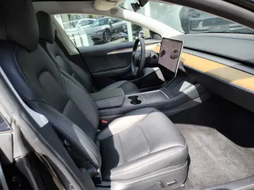 Model 3 RWD PANO+LED+NAVI+SHZ+KAMERA+ACC+WP