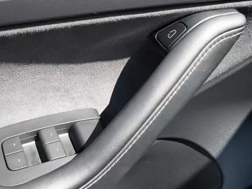 Model 3 RWD PANO+LED+NAVI+SHZ+KAMERA+ACC+WP
