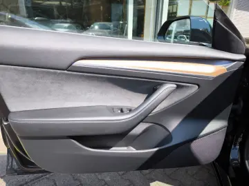 Model 3 RWD PANO+LED+NAVI+SHZ+KAMERA+ACC+WP