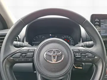 Yaris 1.0 Comfort +Klima +Apple CarPlay +Android