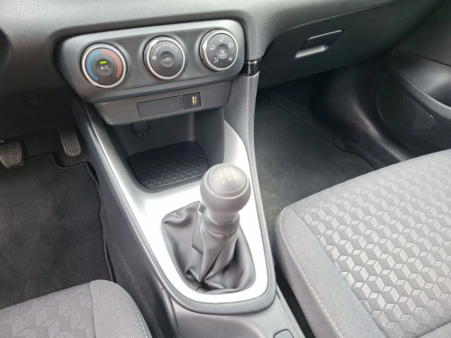 Yaris 1.0 Comfort +Klima +Apple CarPlay +Android