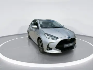 Yaris Hybrid 1.5 VVT-i Club Kamera ACC Carplay