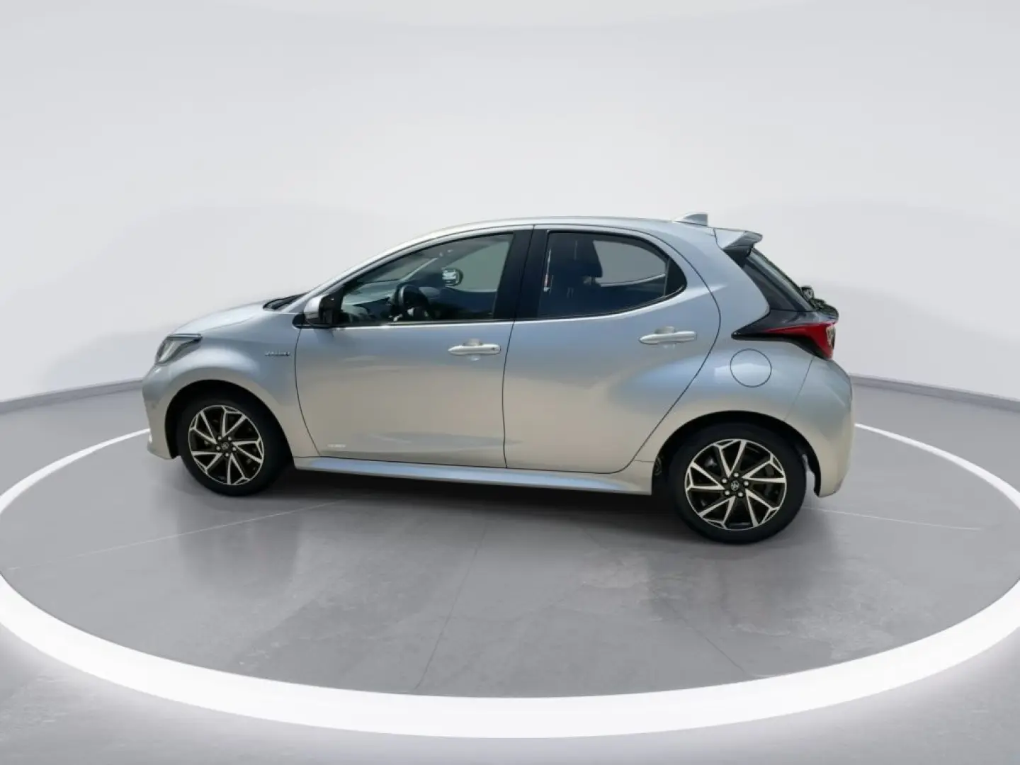 Yaris Hybrid 1.5 VVT-i Club Kamera ACC Carplay