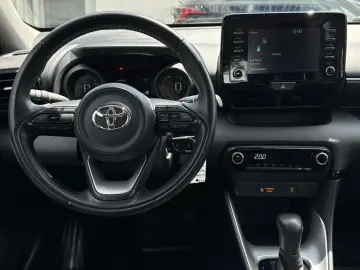 Yaris Hybrid 1.5 VVT-i Club Kamera ACC Carplay