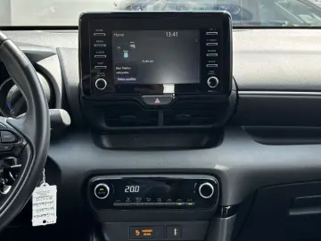 Yaris Hybrid 1.5 VVT-i Club Kamera ACC Carplay