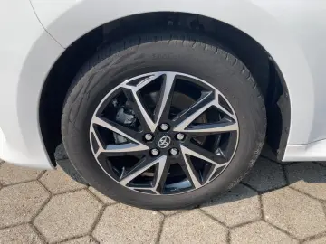 Yaris 1.5 Dual-VVT-iE Hybrid Club*8-fach bereift