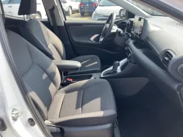 Yaris 1.5 Dual-VVT-iE Hybrid Club*8-fach bereift