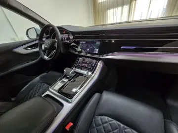 SQ8 4.0 TFSI qu. Matrix Pano B&O Sthzg S Sitz 23
