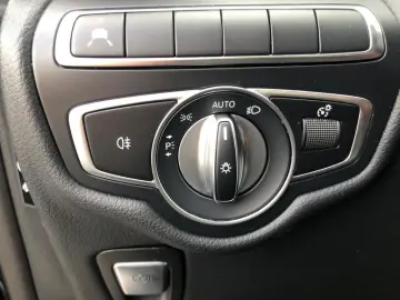 V 220 d **Navi,KlimaA,SHZ,R-Cam,Sport