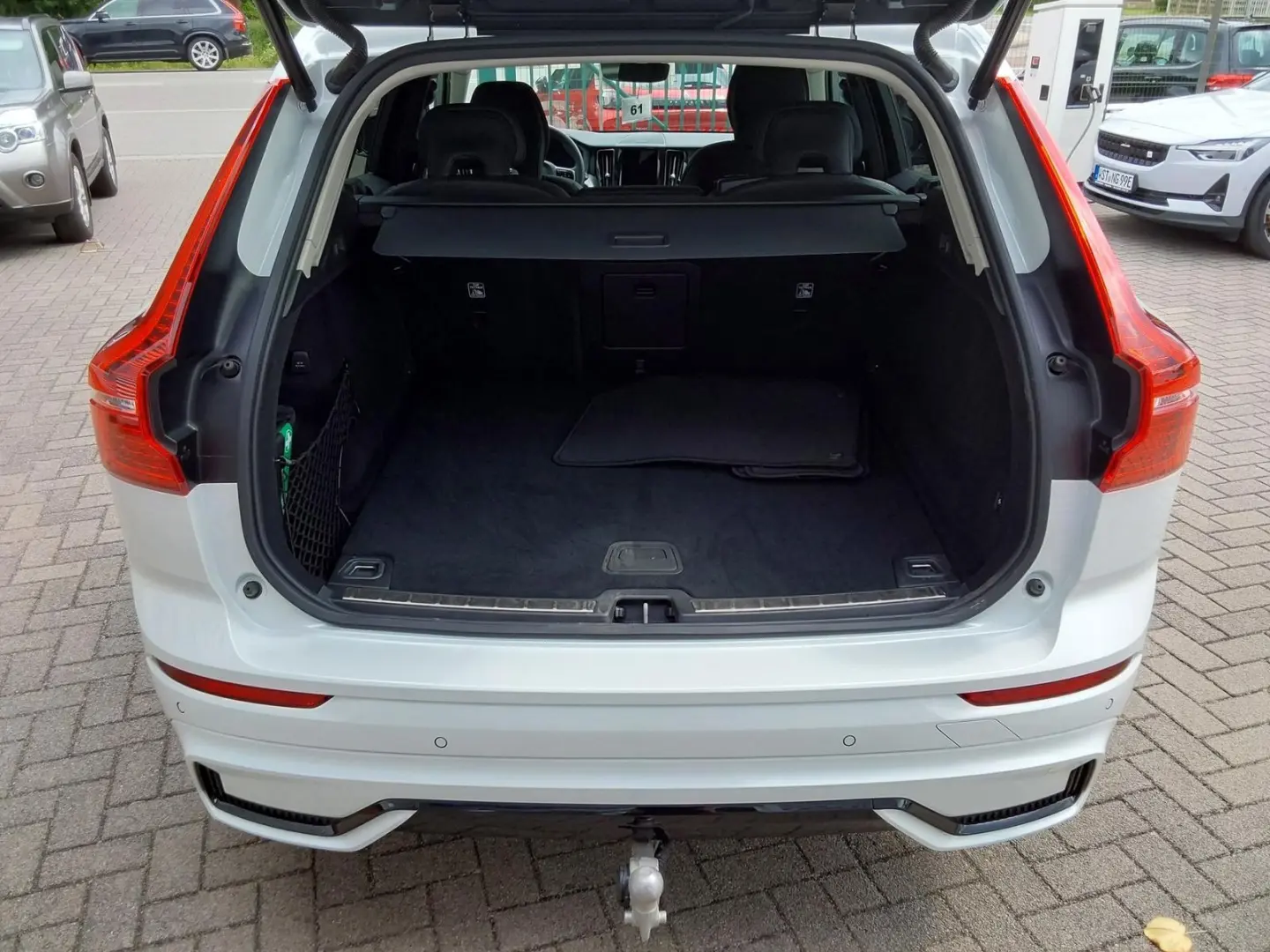 XC60 B4 D AWD Plus Dark ACC/AHK/LED/SHZ/PDC/N...