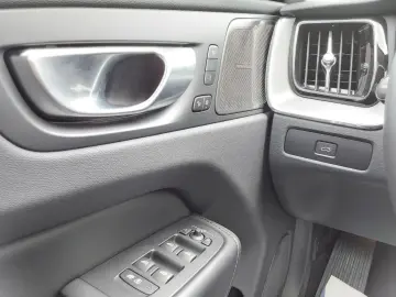 XC60 B4 D AWD Plus Dark ACC/AHK/LED/SHZ/PDC/N...