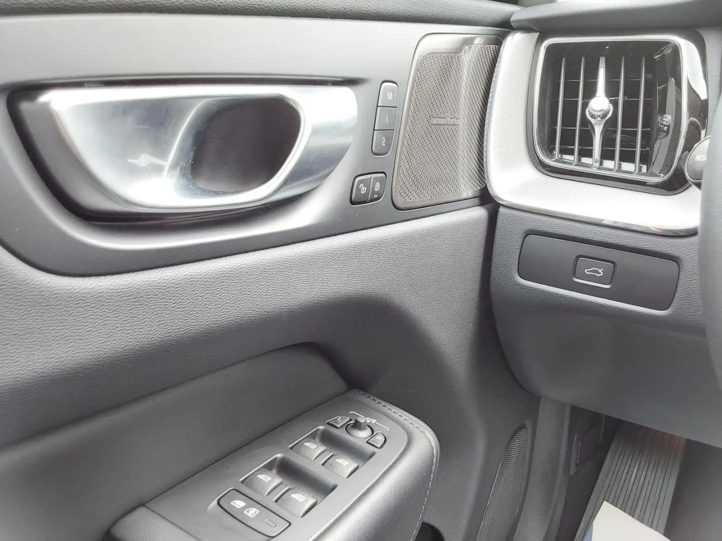 XC60 B4 D AWD Plus Dark ACC/AHK/LED/SHZ/PDC/N...