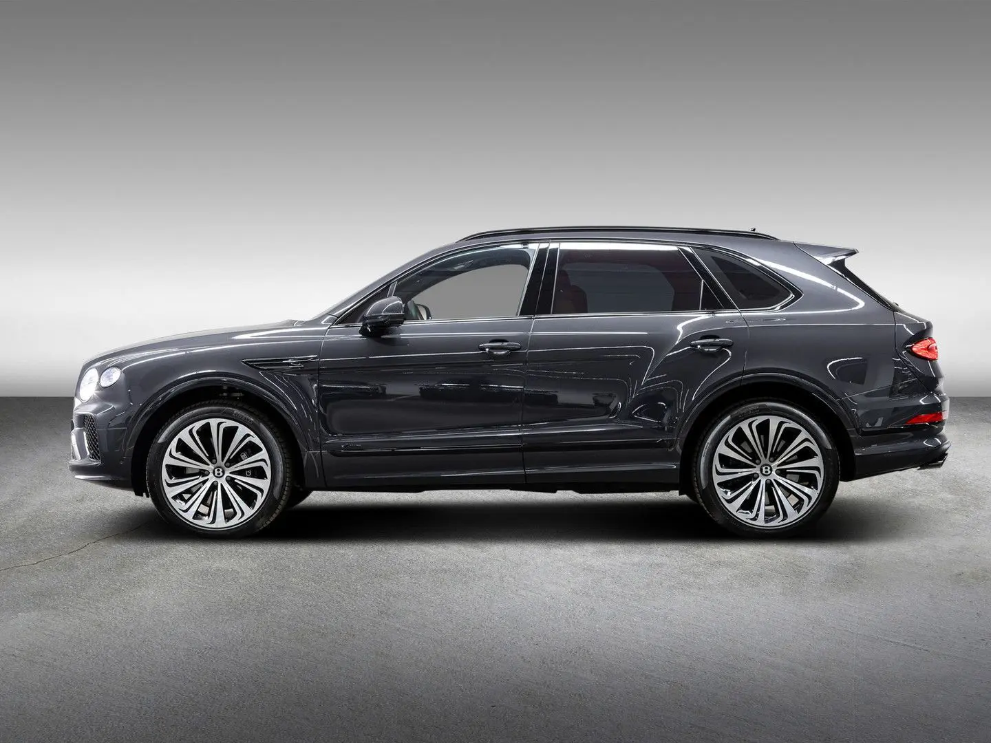 Bentayga Azure V8 |Black Line|Touring Spec|22