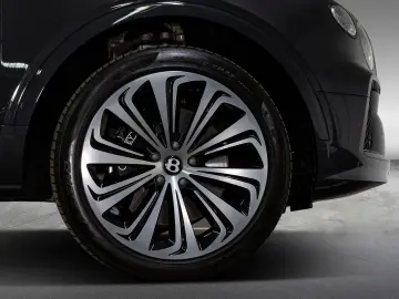 Bentayga Azure V8 |Black Line|Touring Spec|22