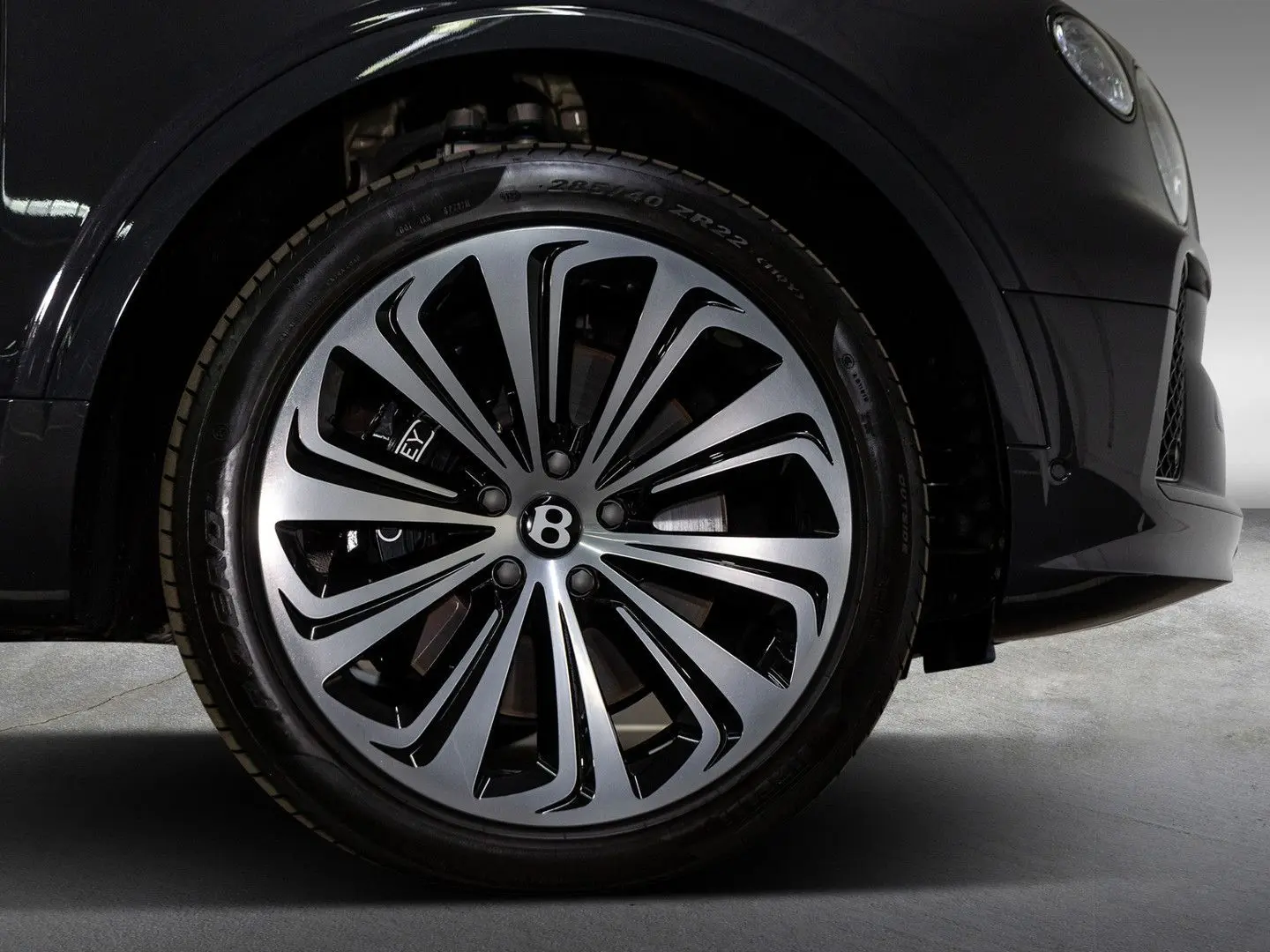 Bentayga Azure V8 |Black Line|Touring Spec|22