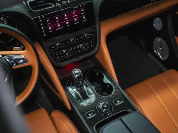 Bentayga Azure V8 |Black Line|Touring Spec|22