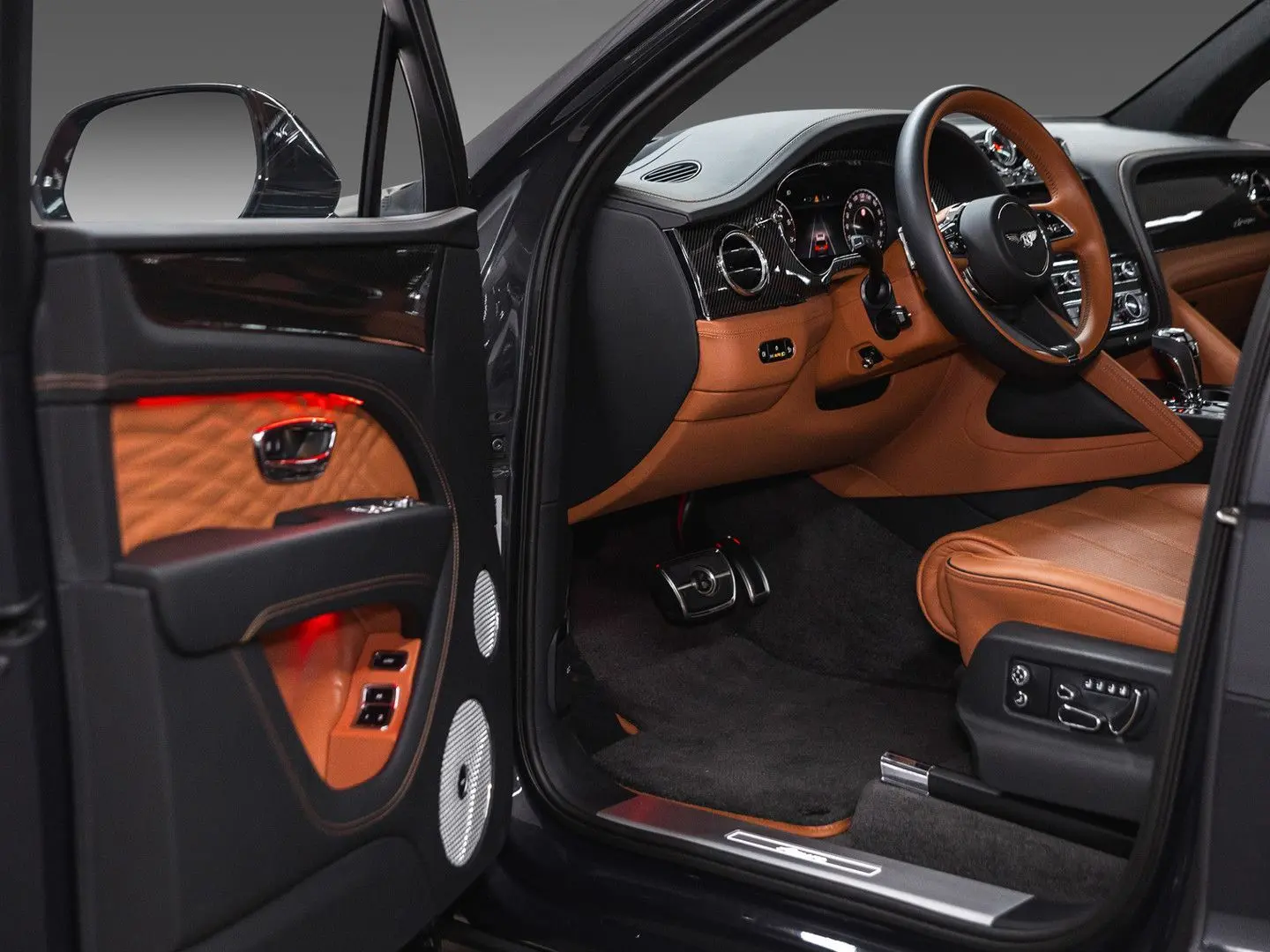 Bentayga Azure V8 |Black Line|Touring Spec|22