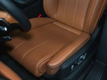 Bentayga Azure V8 |Black Line|Touring Spec|22