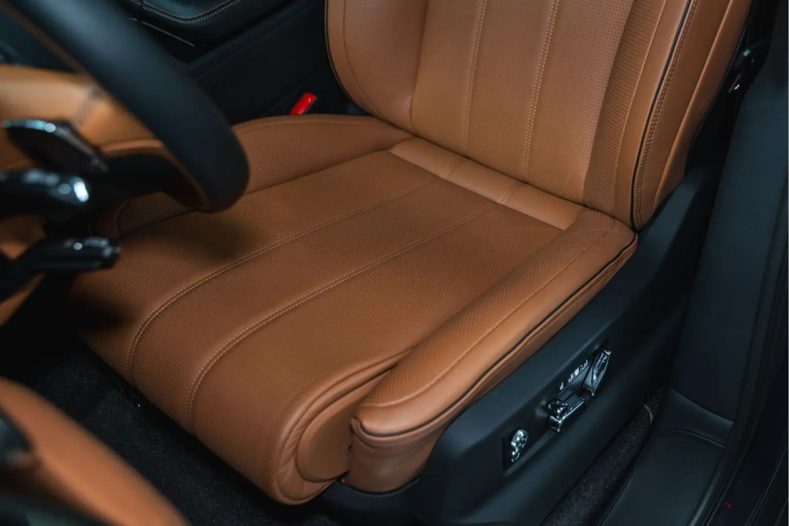 Bentayga Azure V8 |Black Line|Touring Spec|22