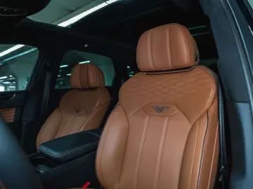 Bentayga Azure V8 |Black Line|Touring Spec|22