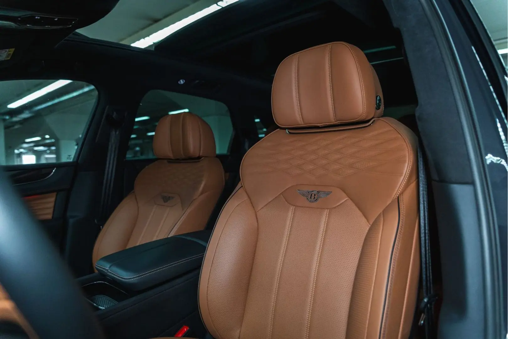 Bentayga Azure V8 |Black Line|Touring Spec|22