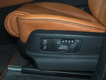 Bentayga Azure V8 |Black Line|Touring Spec|22