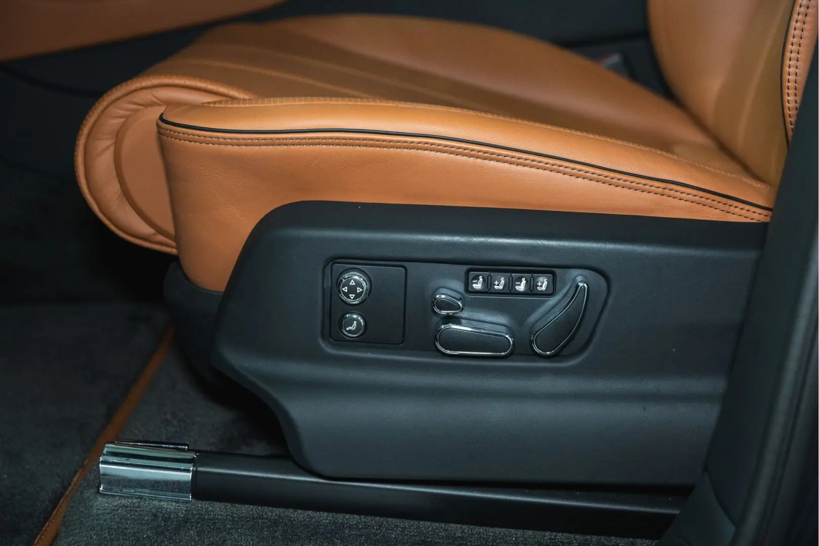 Bentayga Azure V8 |Black Line|Touring Spec|22
