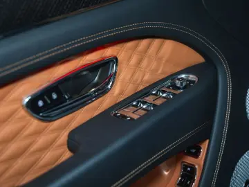 Bentayga Azure V8 |Black Line|Touring Spec|22