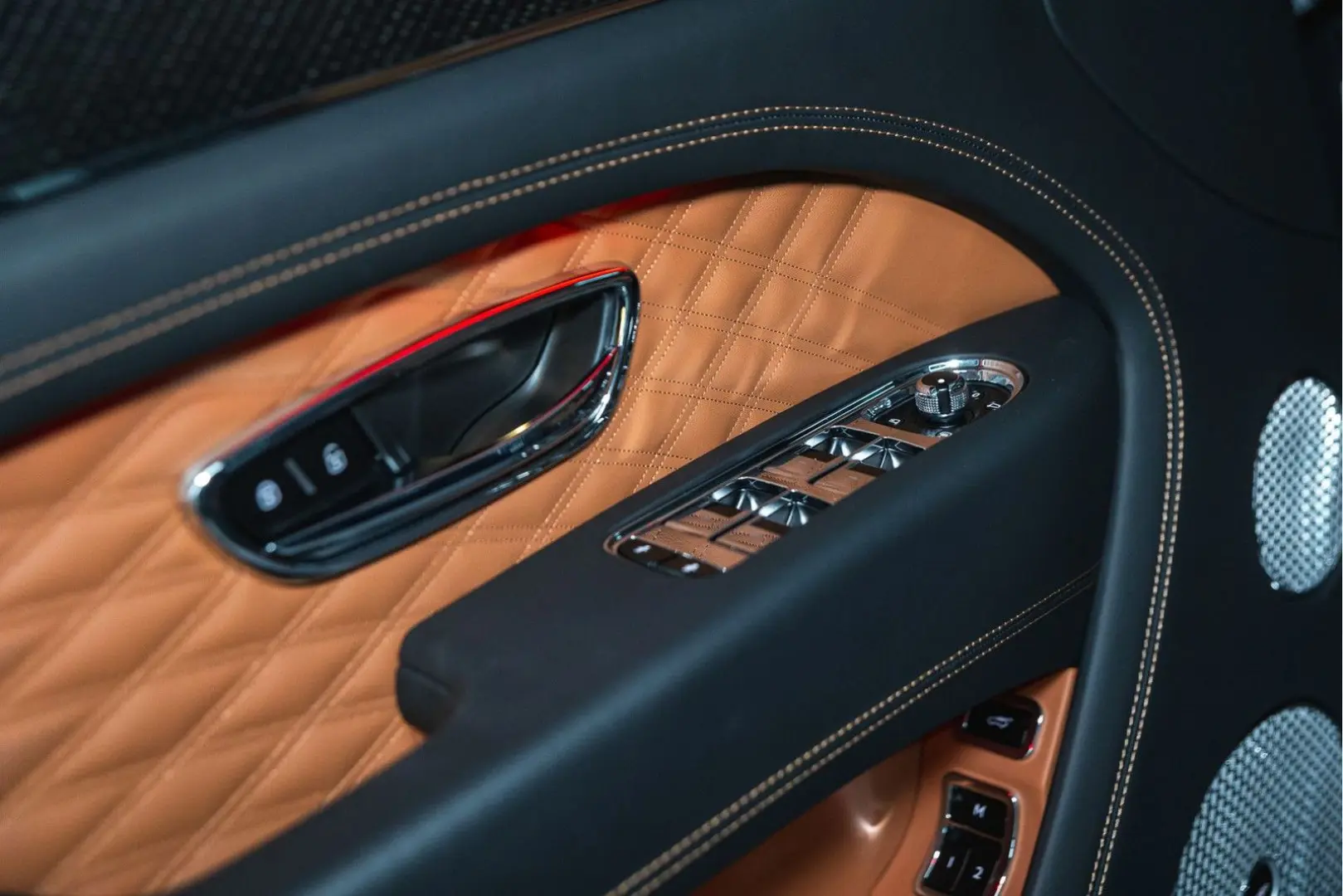 Bentayga Azure V8 |Black Line|Touring Spec|22