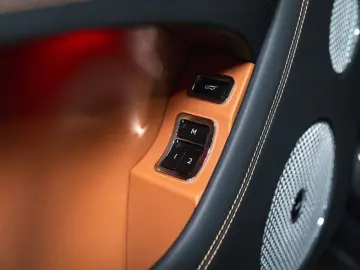 Bentayga Azure V8 |Black Line|Touring Spec|22