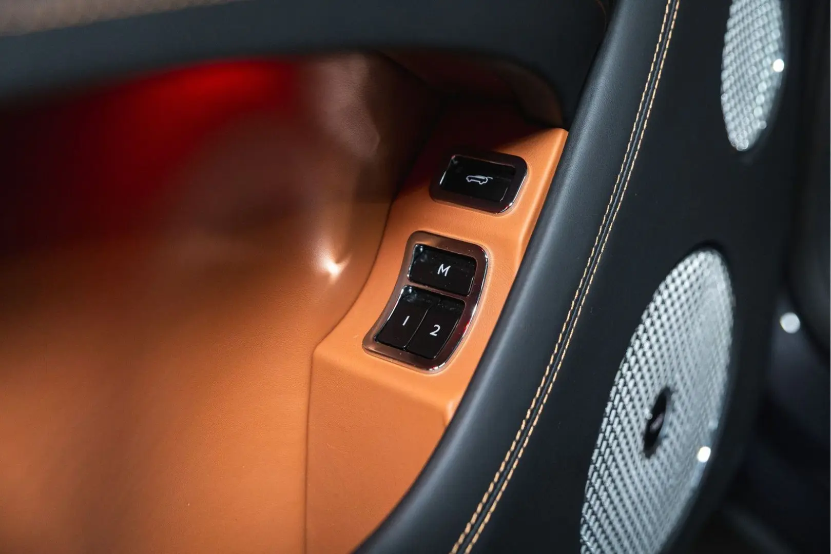 Bentayga Azure V8 |Black Line|Touring Spec|22