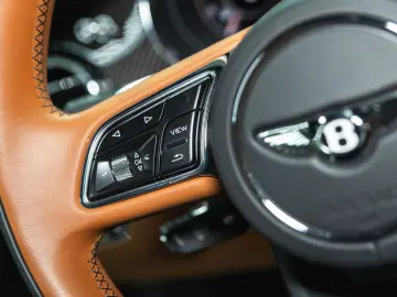 Bentayga Azure V8 |Black Line|Touring Spec|22