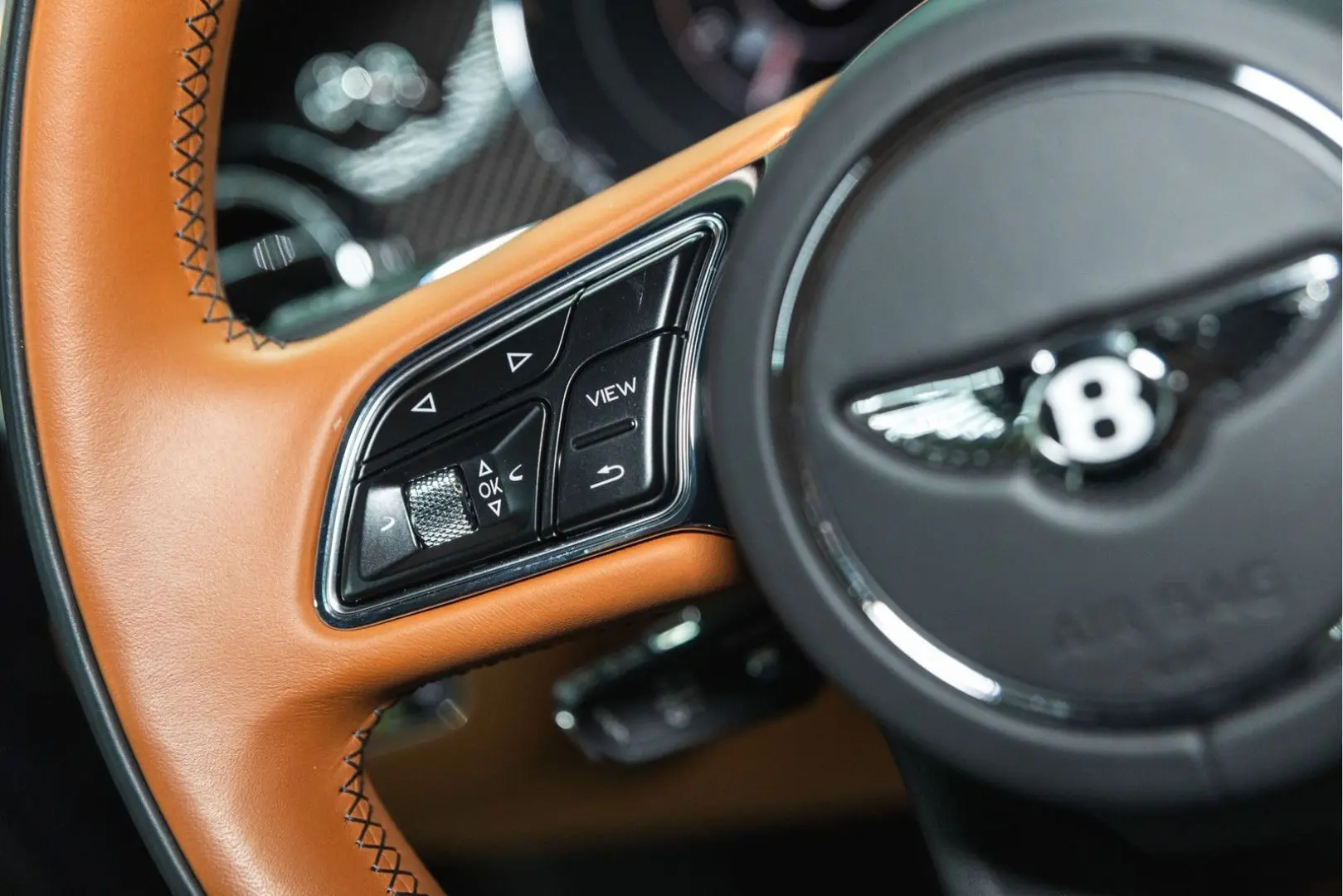 Bentayga Azure V8 |Black Line|Touring Spec|22