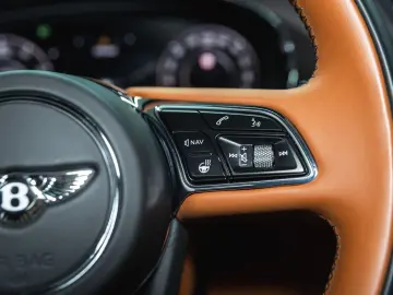 Bentayga Azure V8 |Black Line|Touring Spec|22