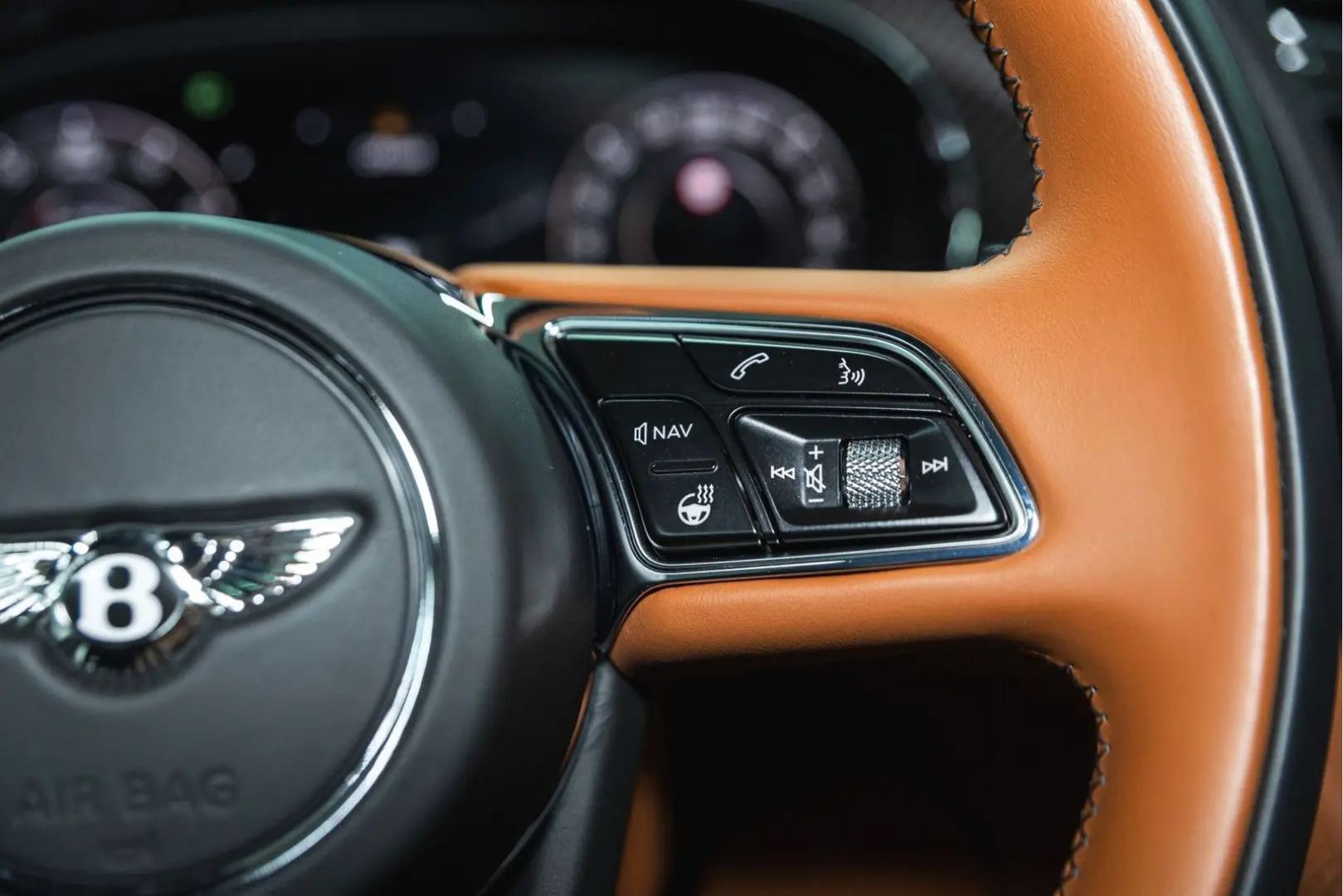 Bentayga Azure V8 |Black Line|Touring Spec|22
