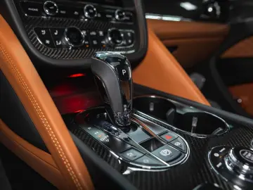 Bentayga Azure V8 |Black Line|Touring Spec|22