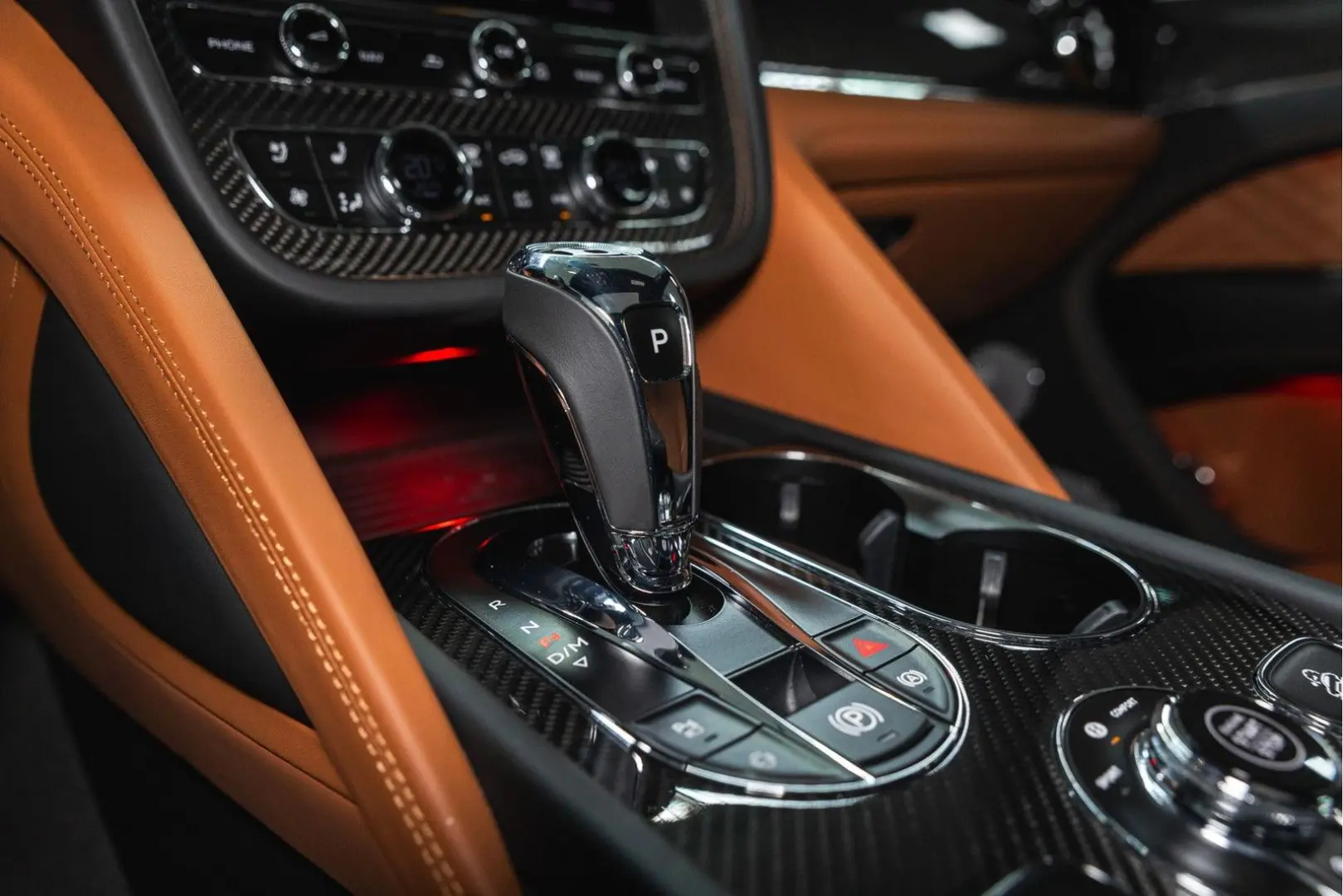 Bentayga Azure V8 |Black Line|Touring Spec|22