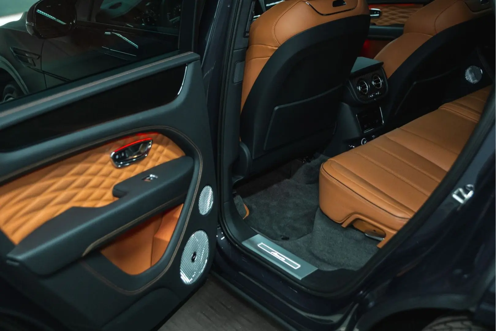Bentayga Azure V8 |Black Line|Touring Spec|22
